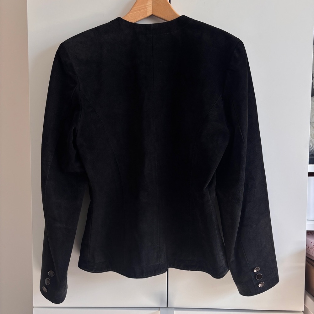 Danier Women's Elegant Black Suede Blazer - Picture 2 of 9